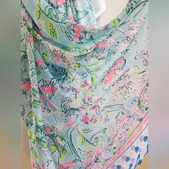 Lilly Pulitzer Seaspray Resort Wrap Sway this Way Resort Bali Blue Sarong Scarf - Picture 4 of 6